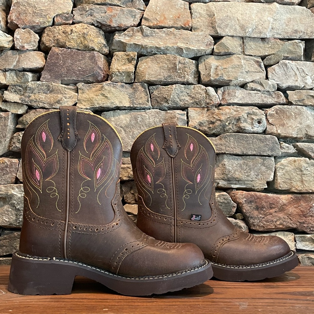 Shetland Buffalo with Perfed Saddle Boot.